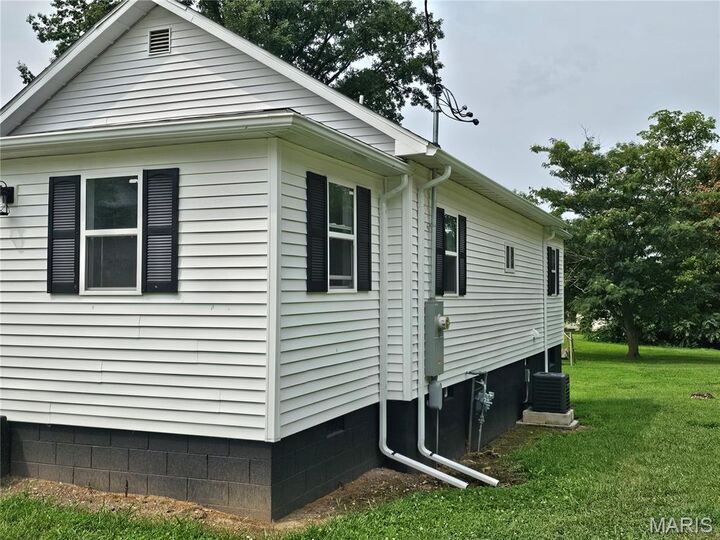 Property Photo: 658 Eccles Street IL 62049