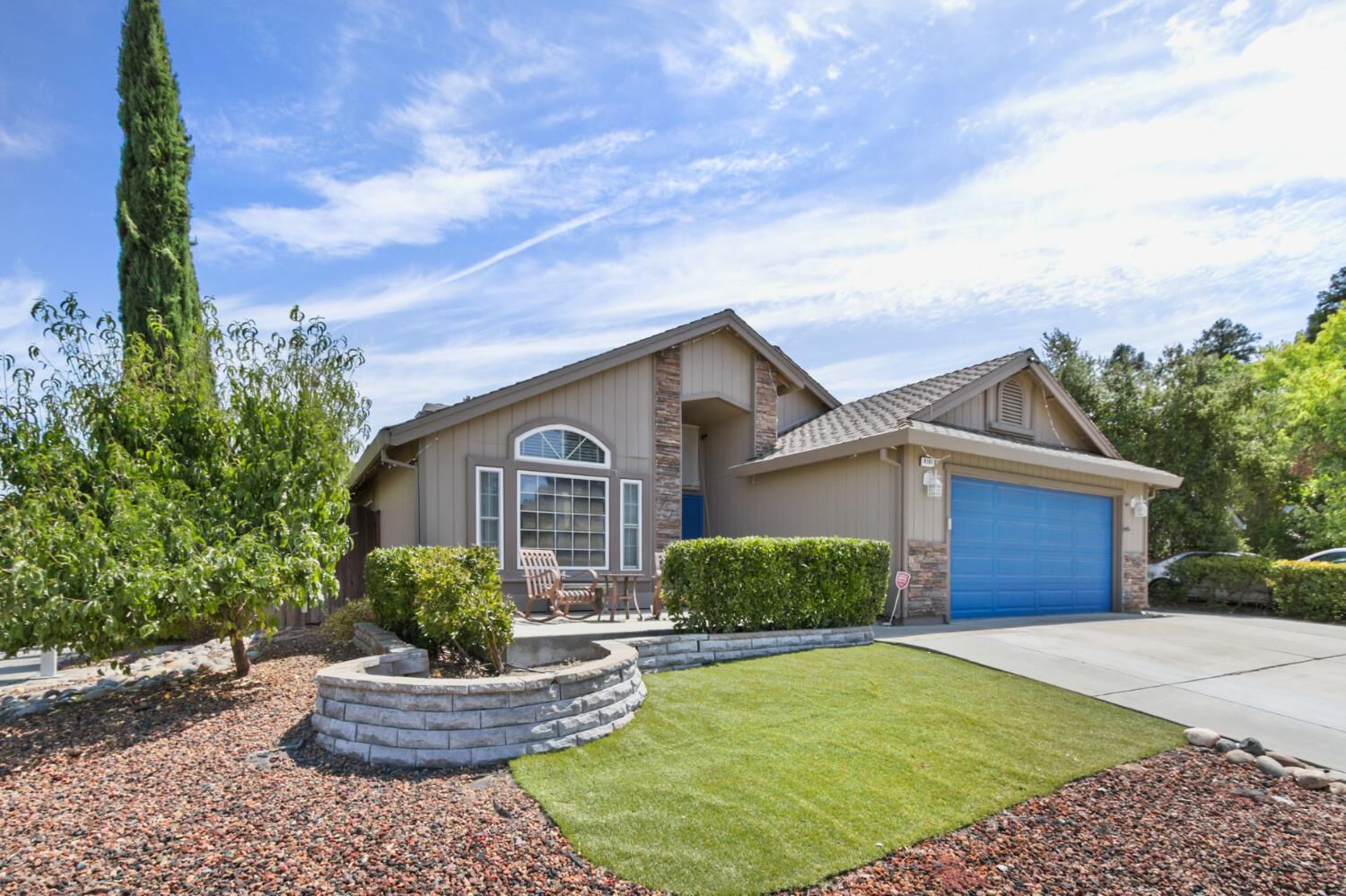 Property Photo:  8181 Marion Oaks Court  CA 95828 
