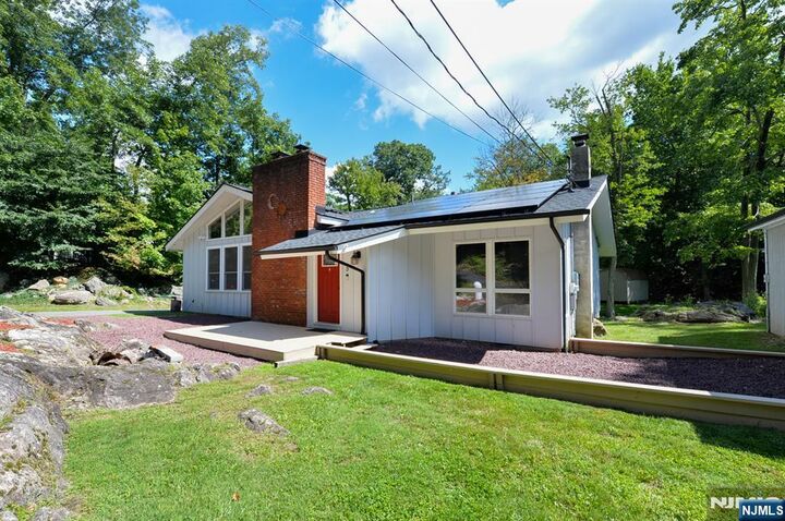 Property Photo:  5 Woodlawn Drive  NJ 07821 