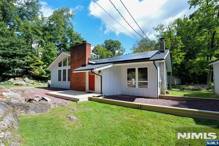 Property Photo:  5 Woodlawn Drive  NJ 07821 