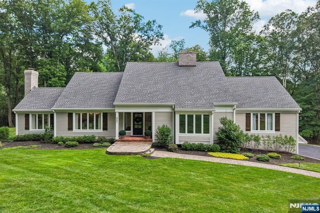 Property Photo:  662 Juniper Place  NJ 07417 