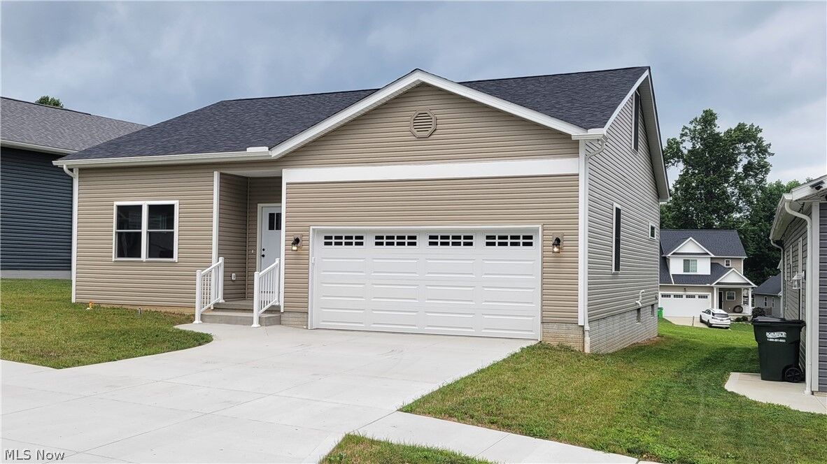 Property Photo: 385 Thorn Way OH 44230