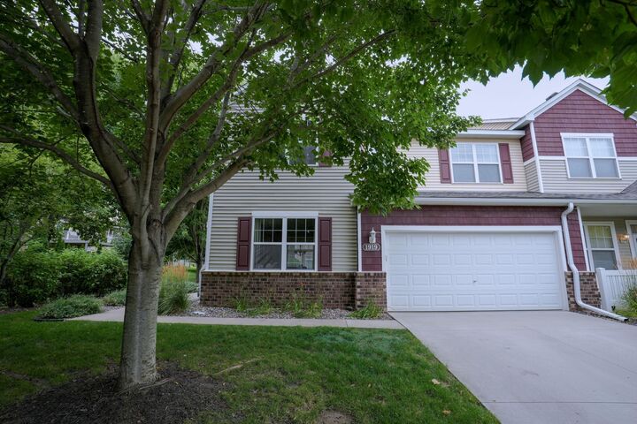 Property Photo:  1919 Sierra Drive 1401  MN 55033 