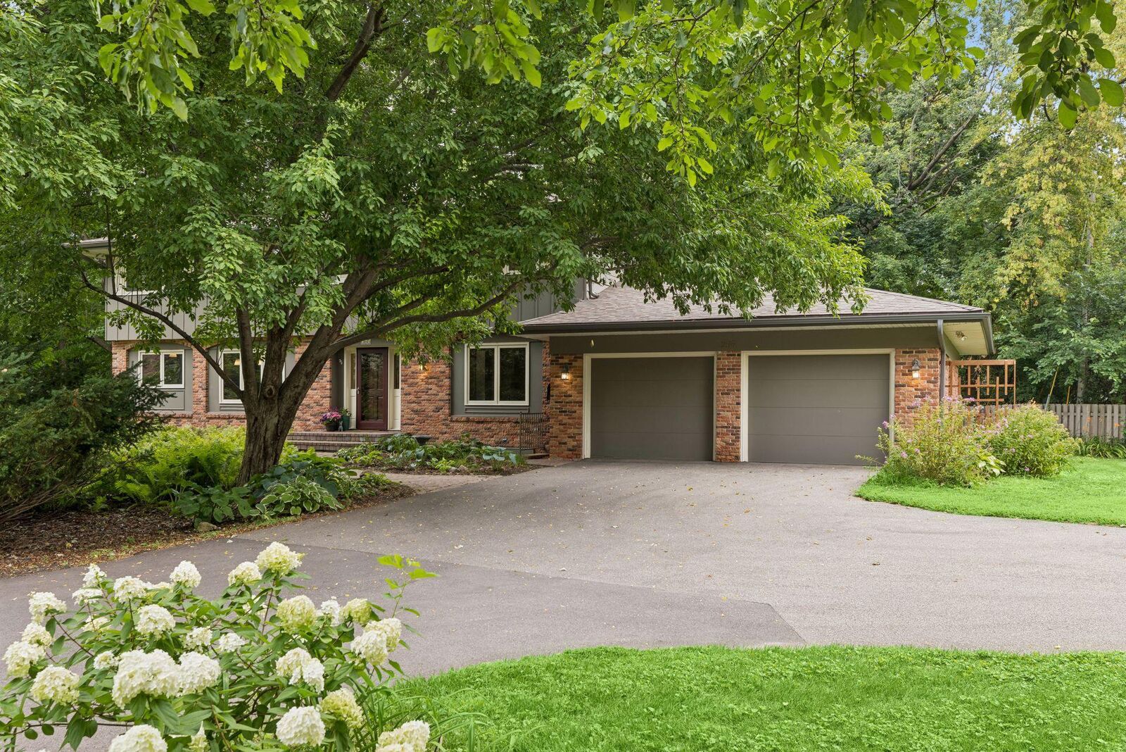 Property Photo: 265 Oakwood Road MN 55343
