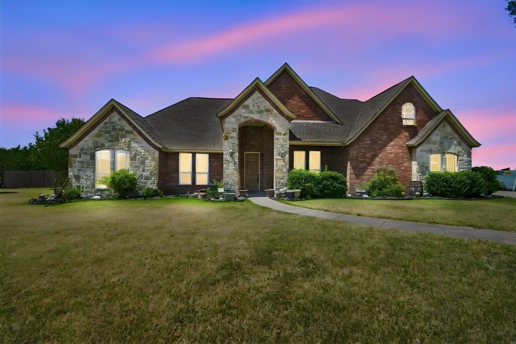 Property Photo: 429 Rugged Drive TX 75154