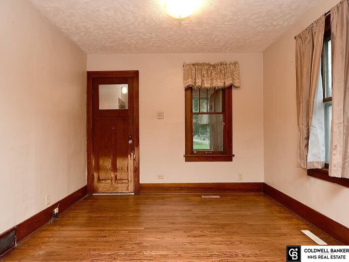 Property Photo: 612 W 24th Avenue NE 68005