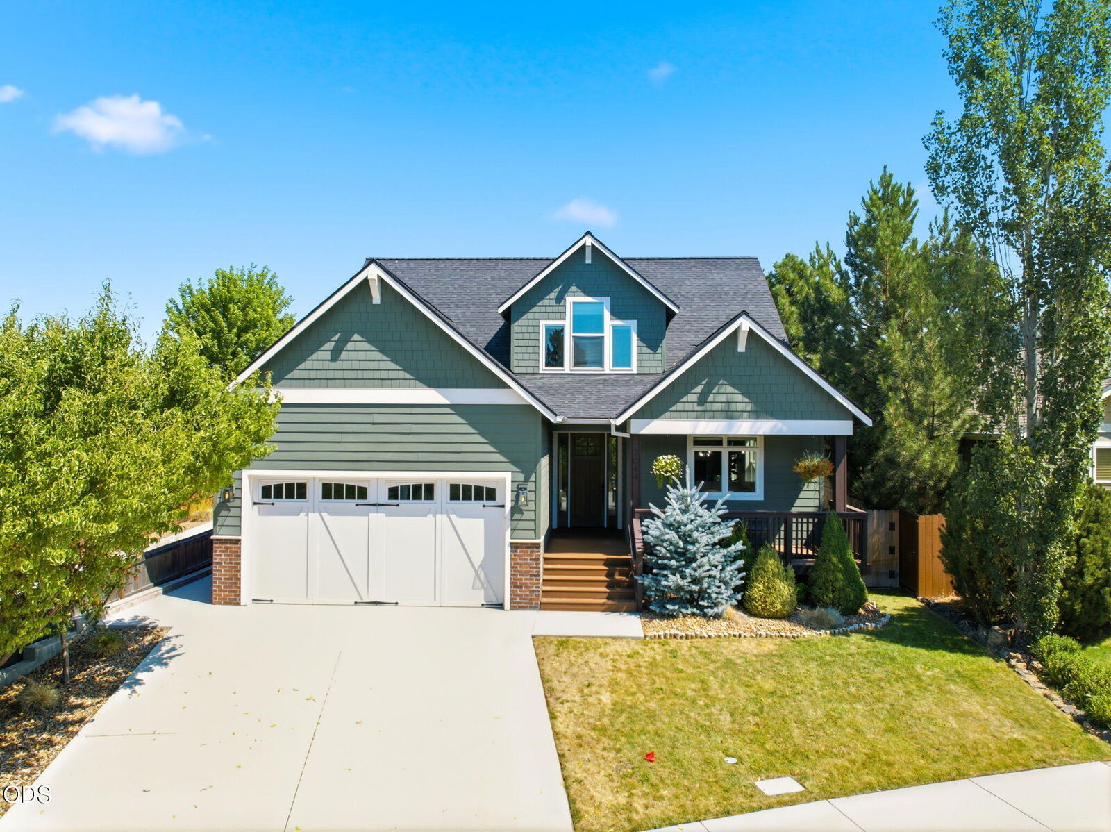 Property Photo:  2044 NE Altura Drive  OR 97701 