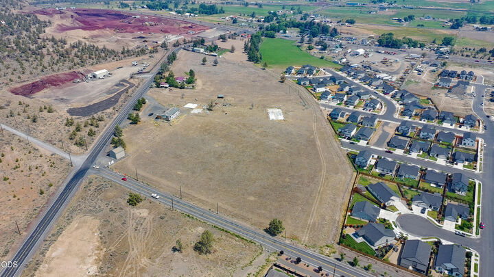 Property Photo:  900 NW Pershall Way  OR 97756 