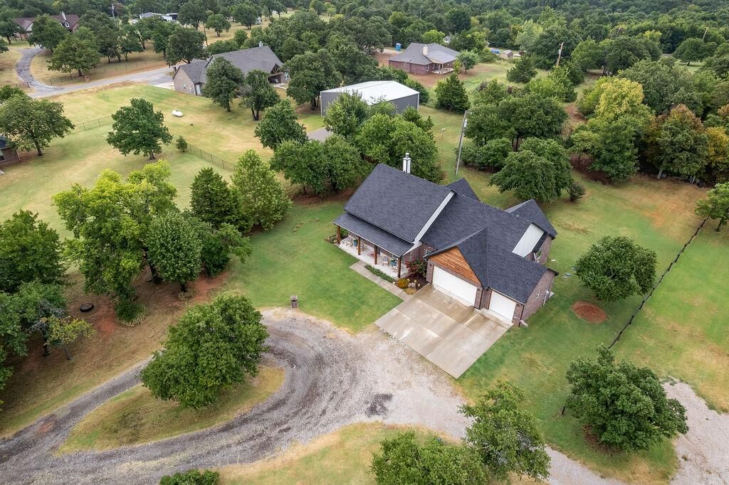 Property Photo: 2405 Gina Court OK 73044