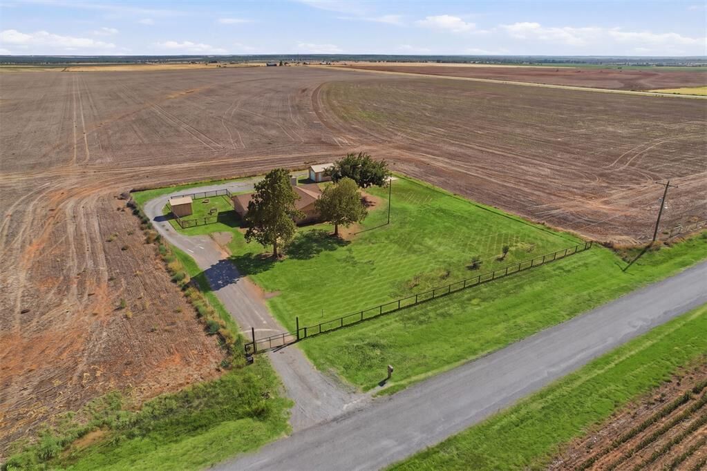 Property Photo:  20372 E County Road 175 Road  OK 73539 