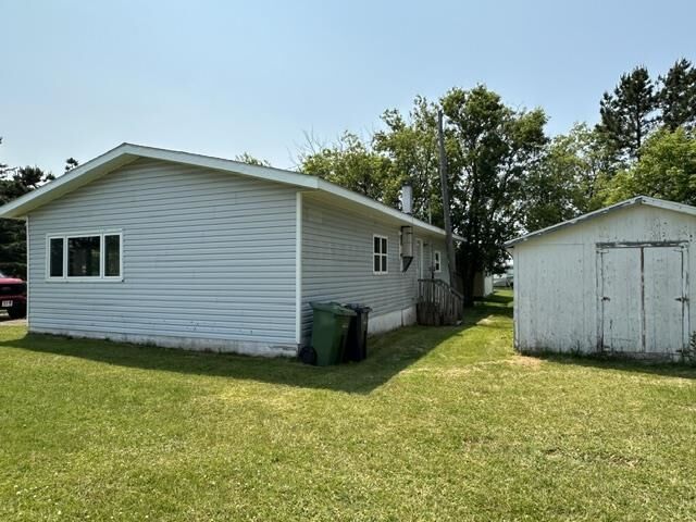 Property Photo: 733 Cardinal PE C1N 4X5
