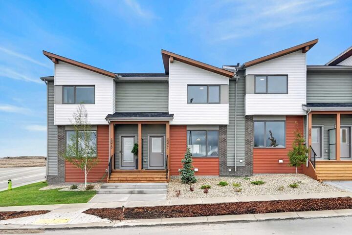Property Photo: 2077 Vantage Way SW AB T4B 5Y5