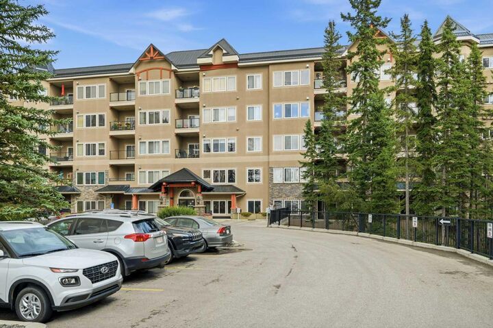 Property Photo: 30 Discovery Ridge Close SW 531 AB T3H 5X5