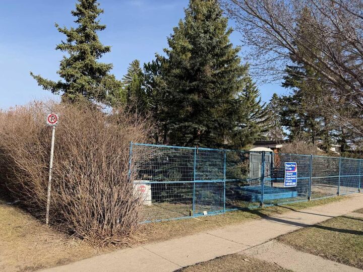 Property Photo: 7216 Elbow Drive SW AB T2V 1K1