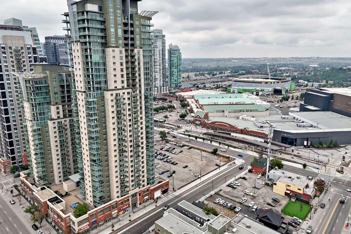 Property Photo:  210 15 Avenue SE 2403  AB T2G 0B5 