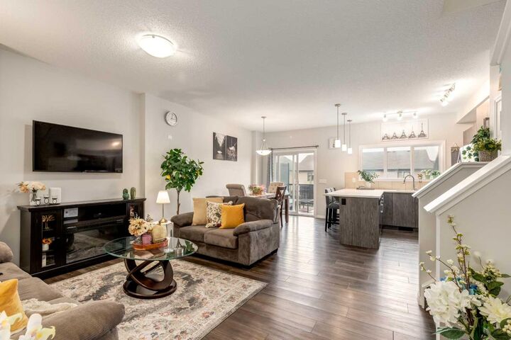 Property Photo:  497 Hillcrest Road SW  AB T4B 4T8 