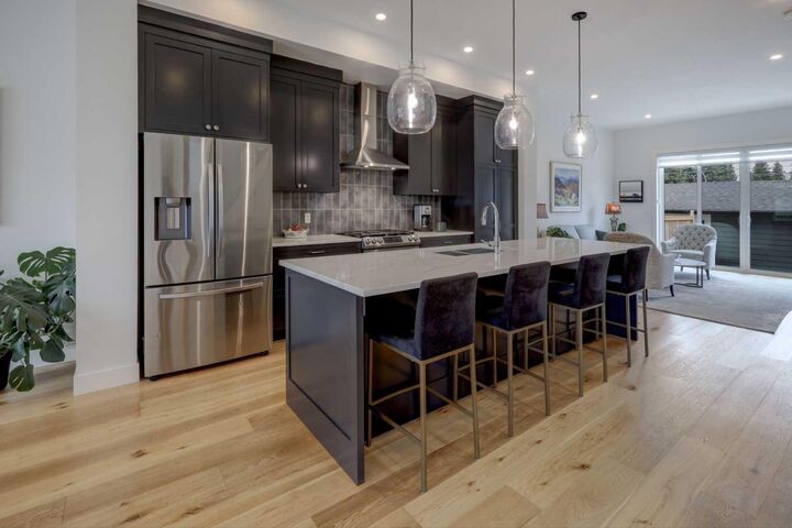 3337 41 Street SW — photo 1