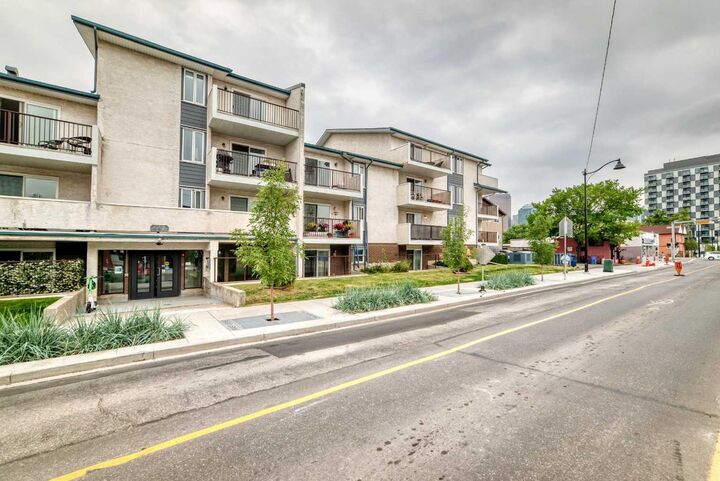 647 1 Avenue NE 403 — photo 1