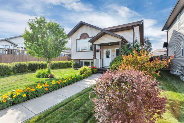 4402 54 Street — photo 1
