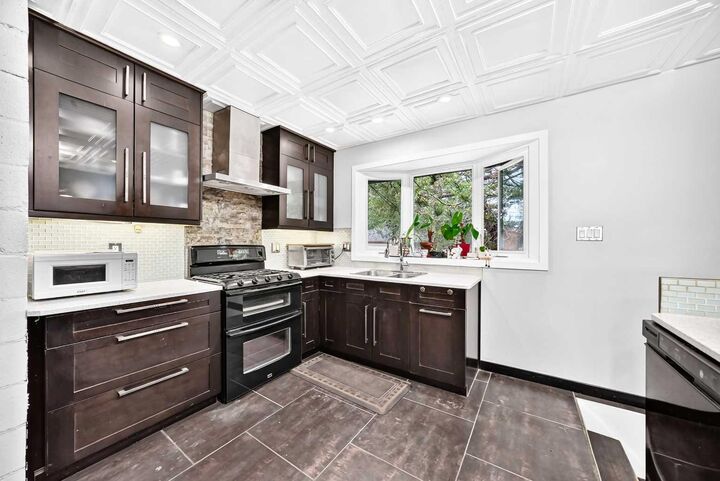 Property Photo: 4832 Worcester Drive SW AB T3C 3L6