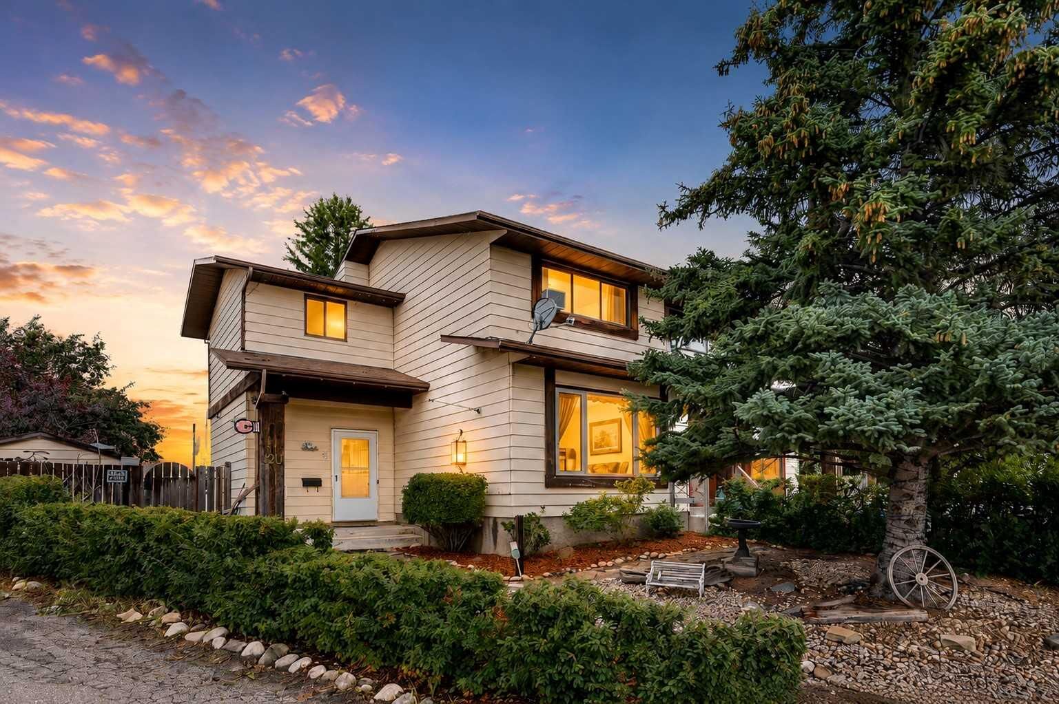 Property Photo: 120 Aboyne Place NE AB T2A 5Z1