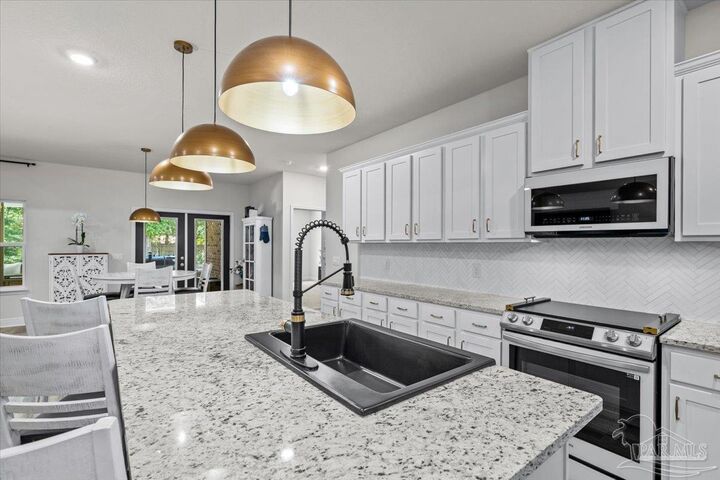 Property Photo: 6474 Cedar Key Dr FL 32570