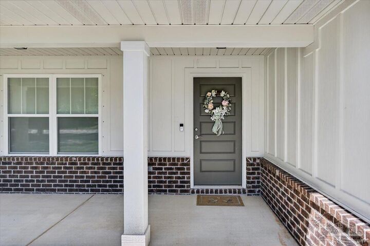Property Photo:  8414 Lucena St  FL 32566 