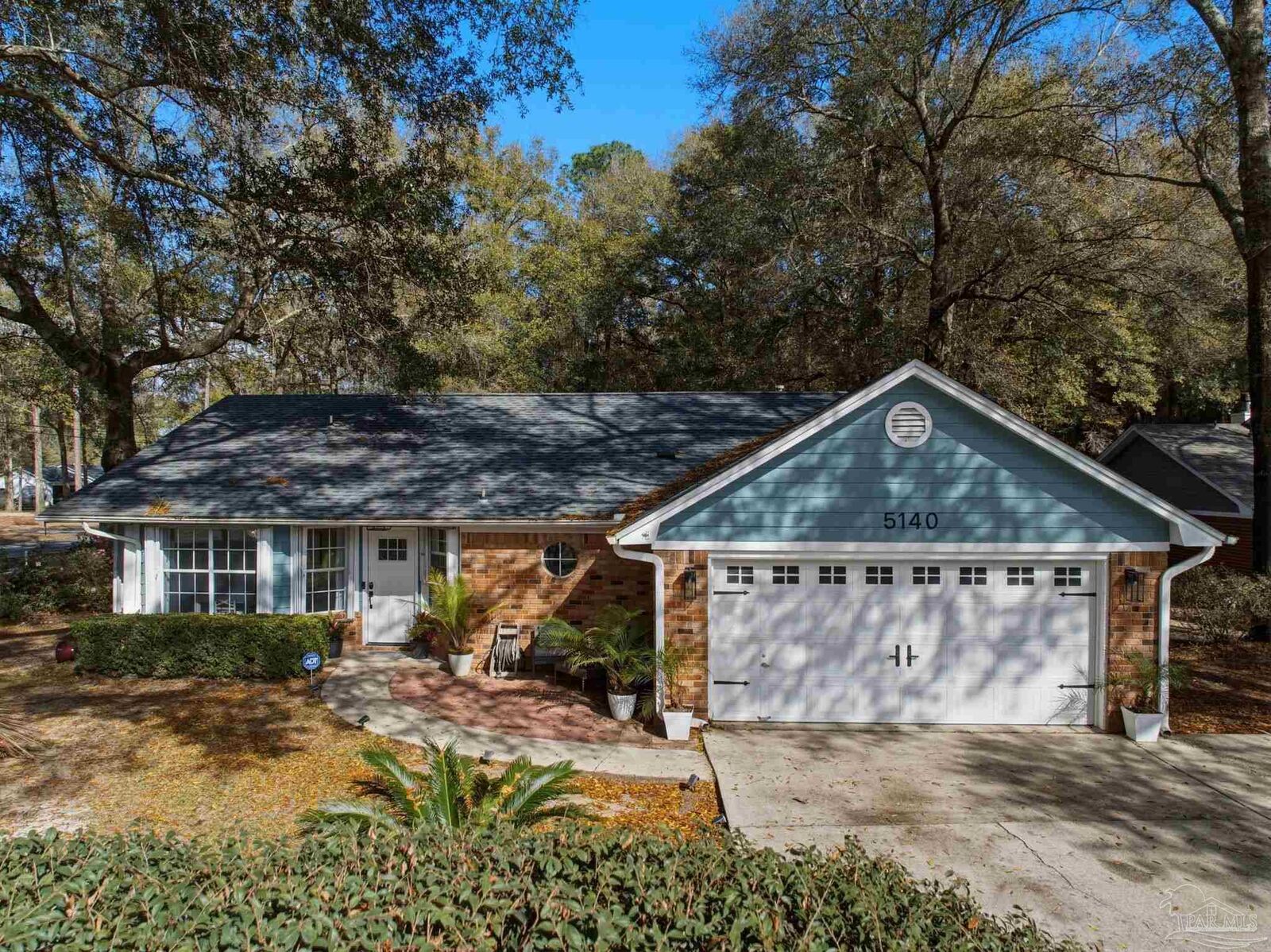 Property Photo: 5140 Potomac Dr FL 32571