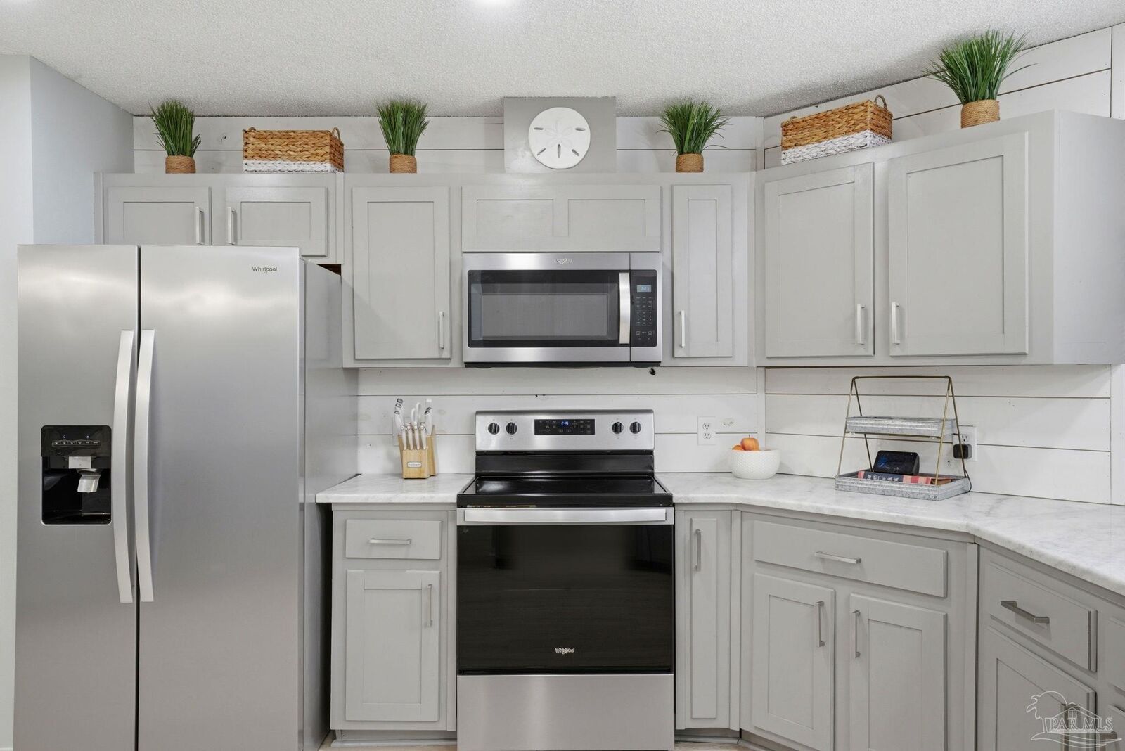 Property Photo: 5140 Potomac Dr FL 32571