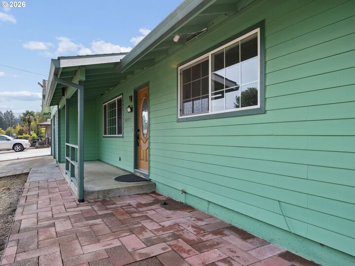 Property Photo: 16922 SE Taylor St OR 97233
