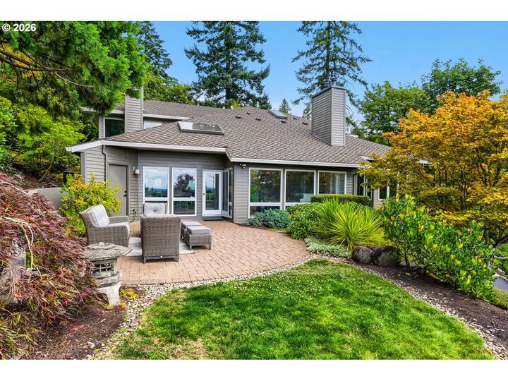 Property Photo:  2677 SW 64th Pl  OR 97225 