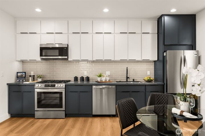 Property Photo: 7403 Dayton Avenue N WA 98103