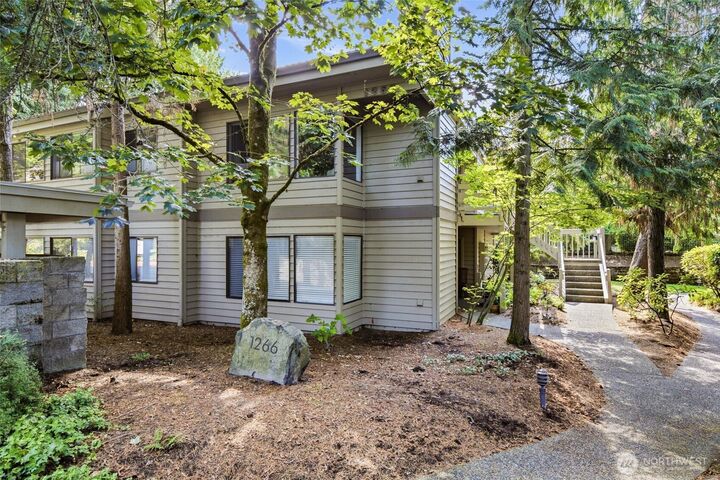 Property Photo: 1266 Bellevue Way NE 2 WA 98004