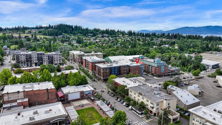 Property Photo:  960  Harris Avenue 305  WA 98225 