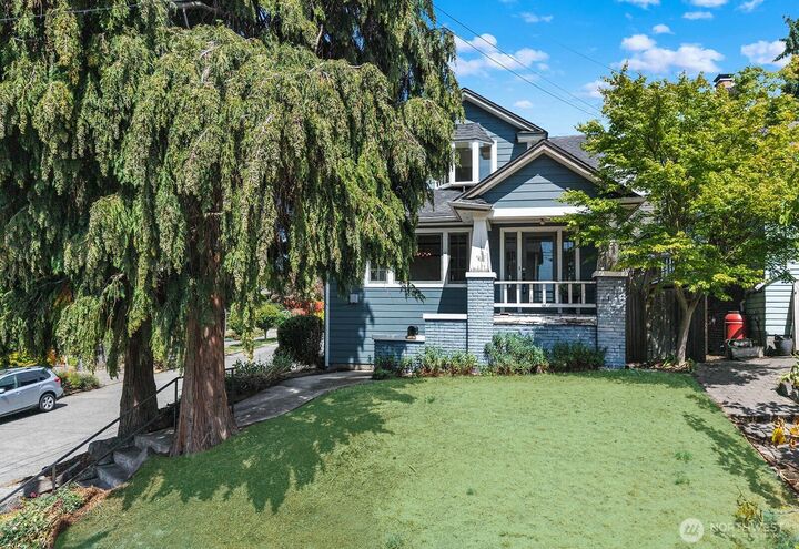 Property Photo: 102 N 41st Street WA 98103