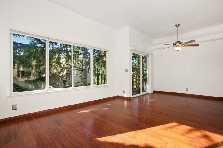 Property Photo:  1617  Summit Avenue 42  WA 98122 