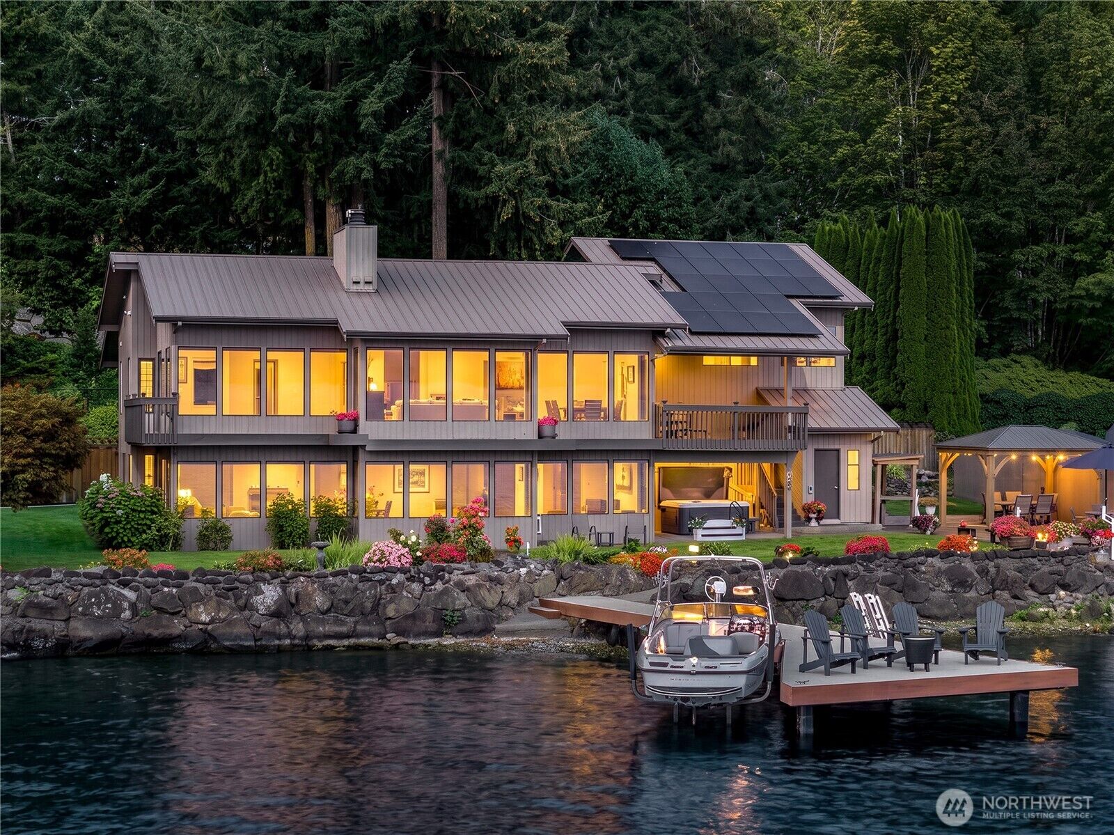 Property Photo:  2825 E Lake Sammamish Parkway NE  WA 98074 