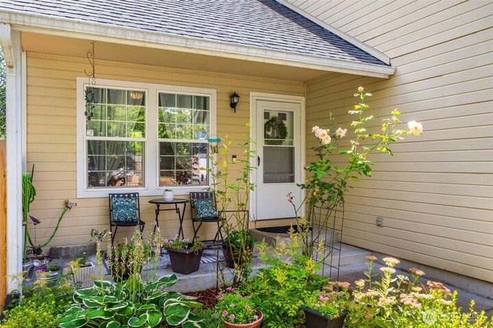 Property Photo:  2715  28th Avenue SW  WA 98512 