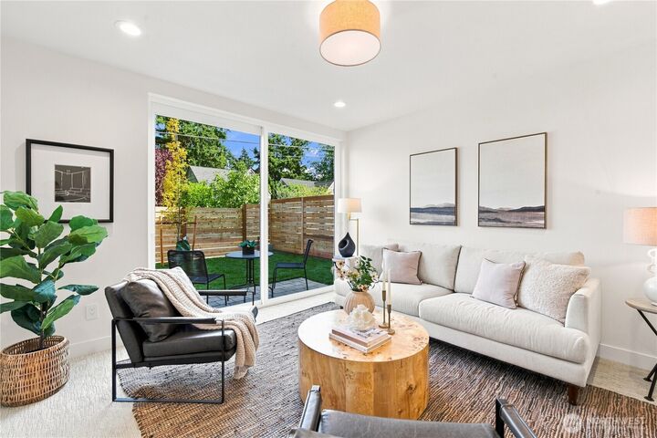 Property Photo:  2645  Walnut Avenue SW  WA 98116 