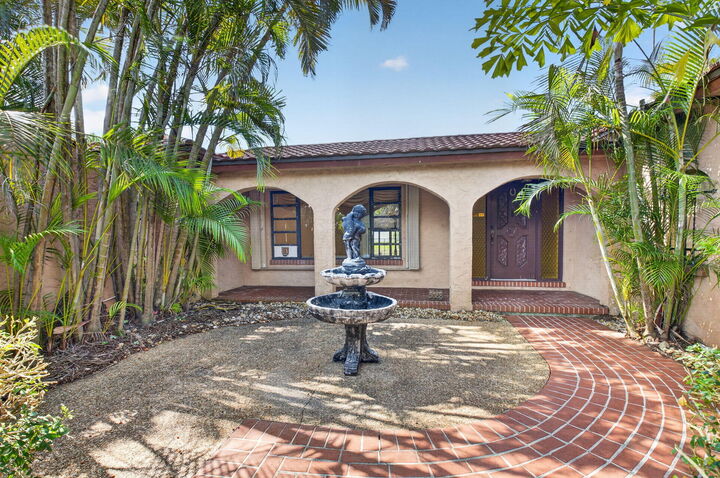 Property Photo:  5688 Wind Drift Lane  FL 33433 