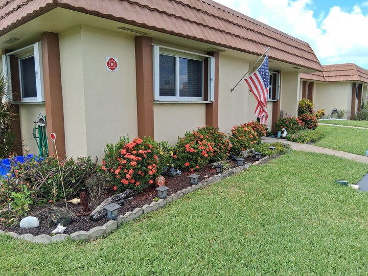 Property Photo:  5730 E Fernley Drive E 55  FL 33415 