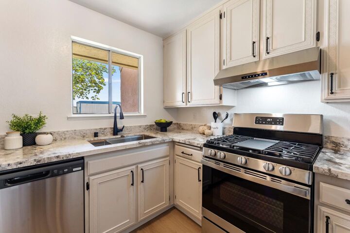 Property Photo:  5040 Calle De Escuela  CA 95054 