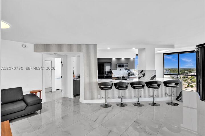 Property Photo: 1000 W Island Blvd 1710 FL 33160