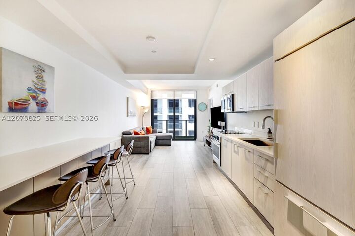 Property Photo:  55 SW 9th St 1609  FL 33130 