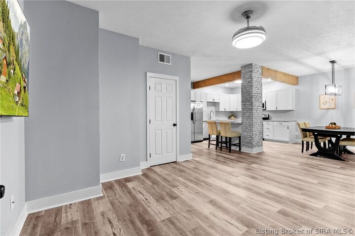 Property Photo: 925 E 7th Street 104 IN 47130