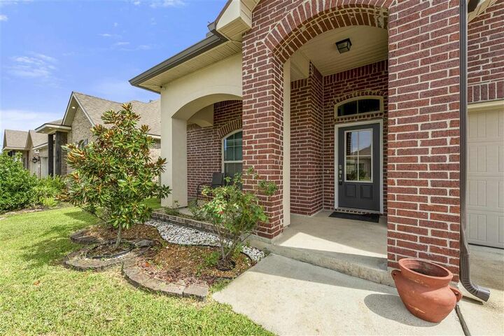 Property Photo:  2240 N Lake Michele Circle N  LA 70607 