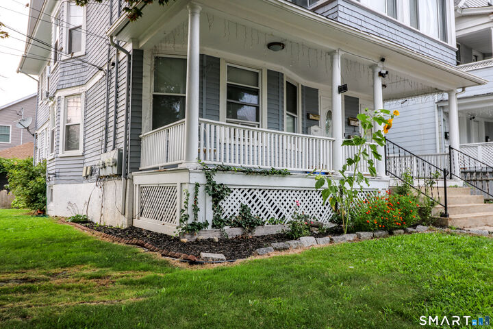 Property Photo:  204 Savoy Street  CT 06606 