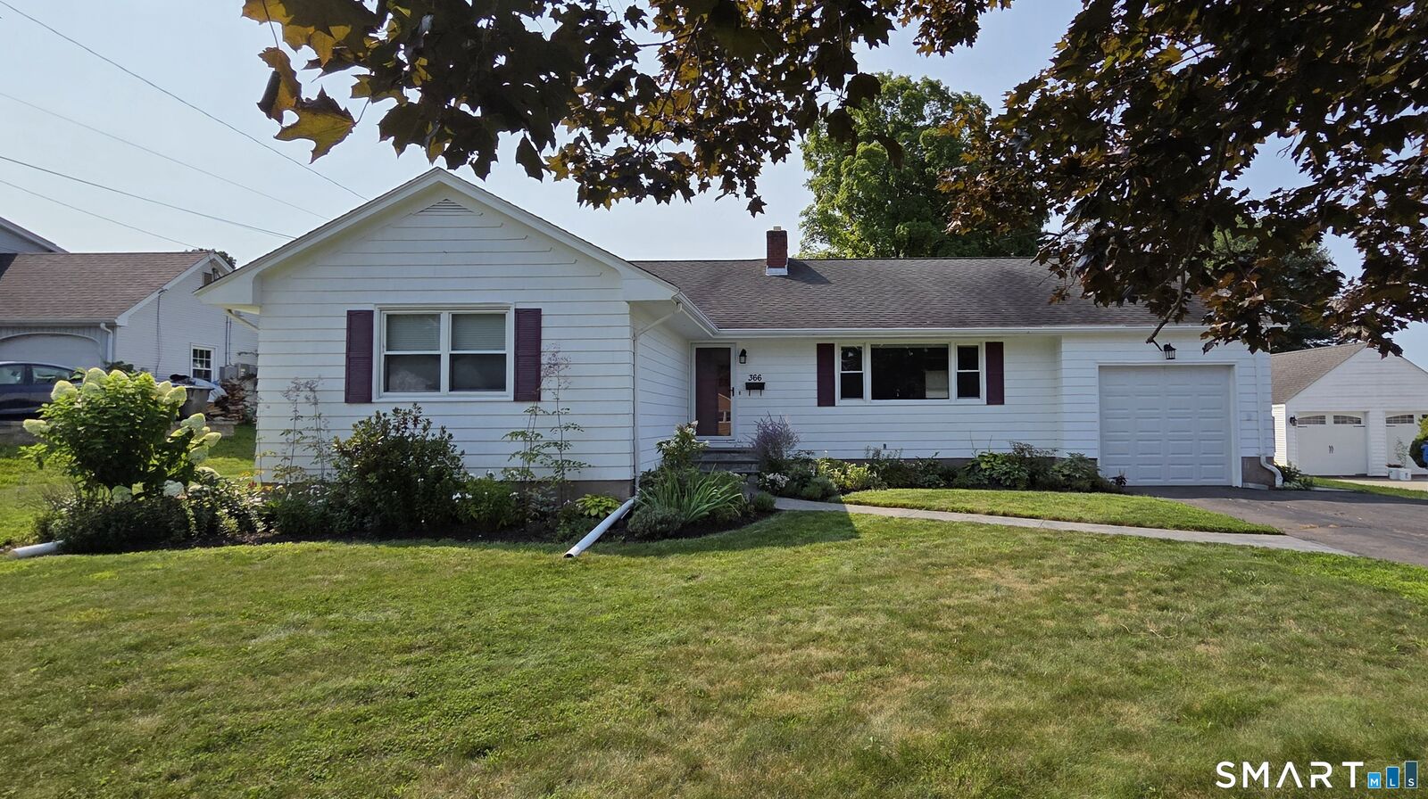 Property Photo:  366 Hackmatack Street  CT 06040 
