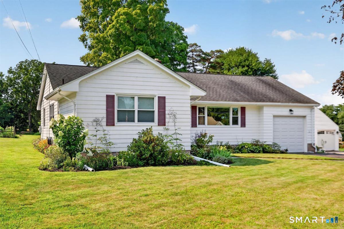 Property Photo:  366 Hackmatack Street  CT 06040 