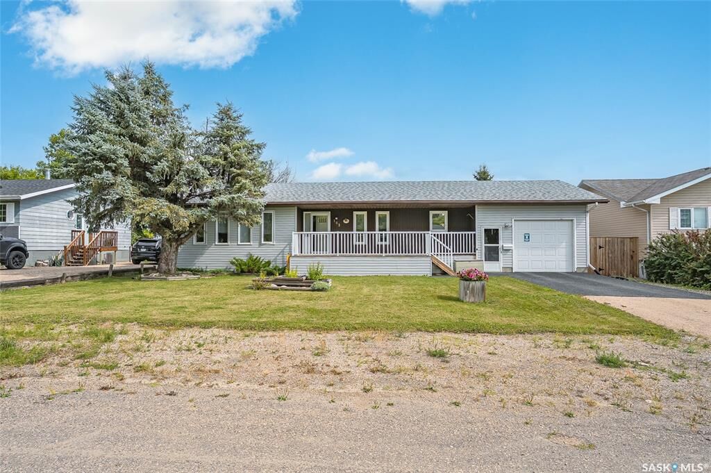 Property Photo:  102 Rosher Street  SK S0K 0E8 